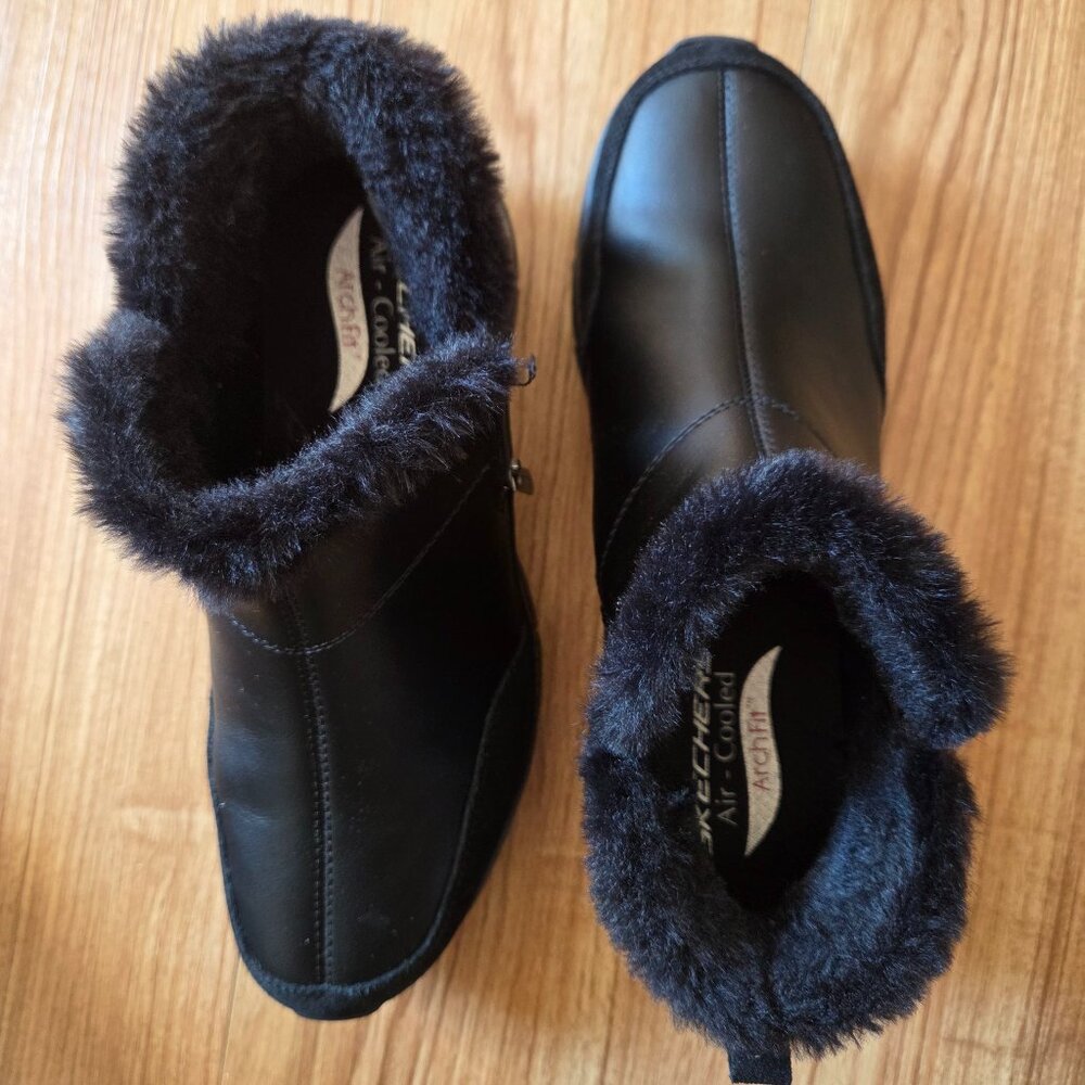 Sketchers Arch Fit "Casual Hour" Booties - size 9